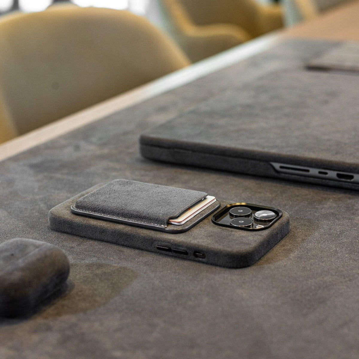 AlcanTouch | Coque IPhone en Alcantara - Zevessa